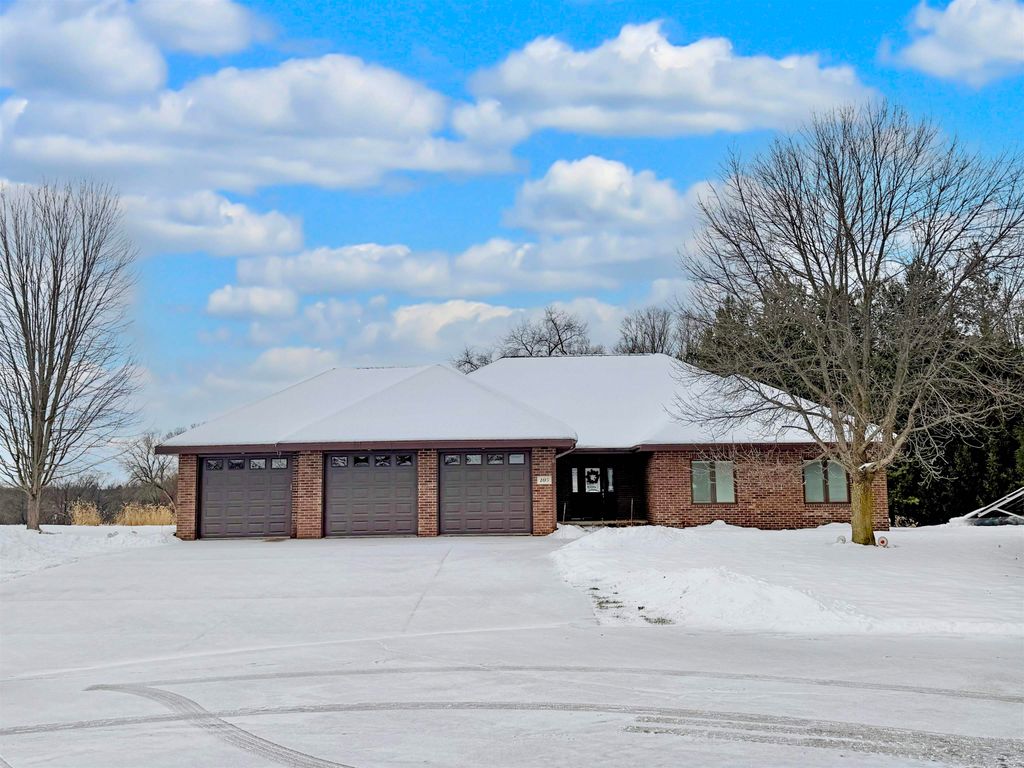 Photo of 105 Leibold Court, East Dubuque, IL 61025 (MLS # 153536)