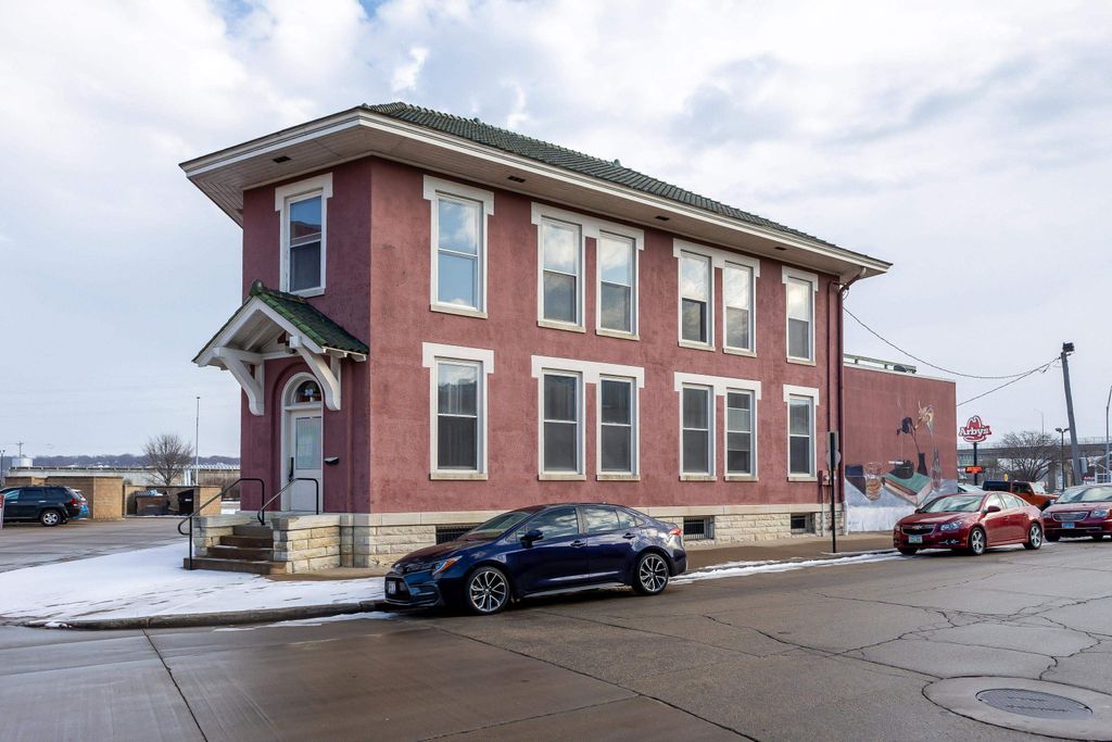 Photo of 30 Main Street, Dubuque, IA 52001 (MLS # 150964)
