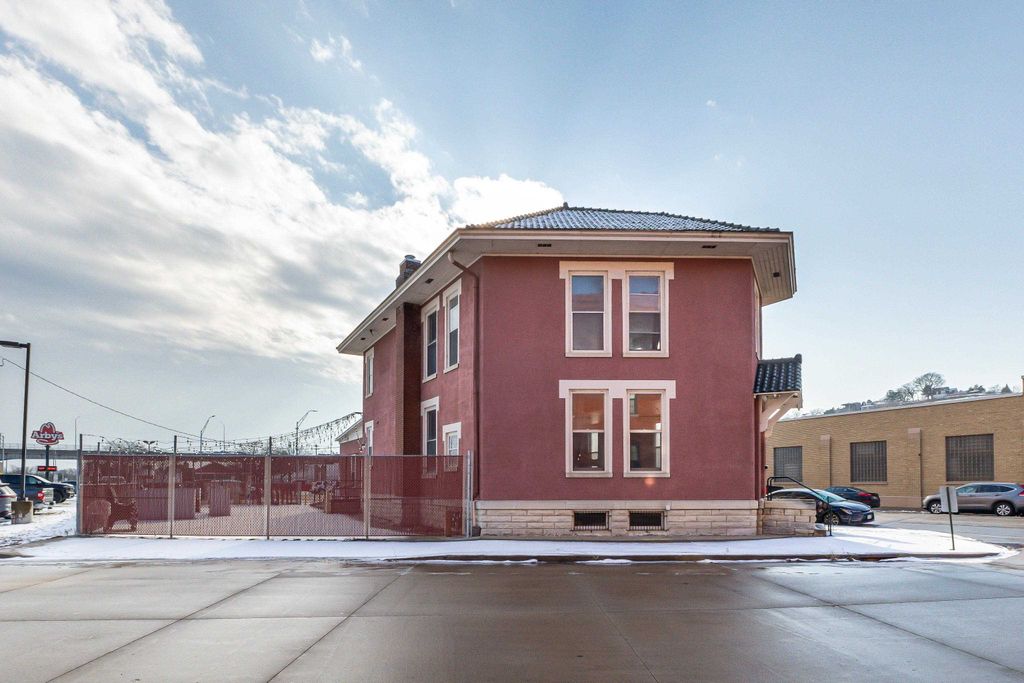 Photo of 30 Main Street, Dubuque, IA 52001 (MLS # 150964)