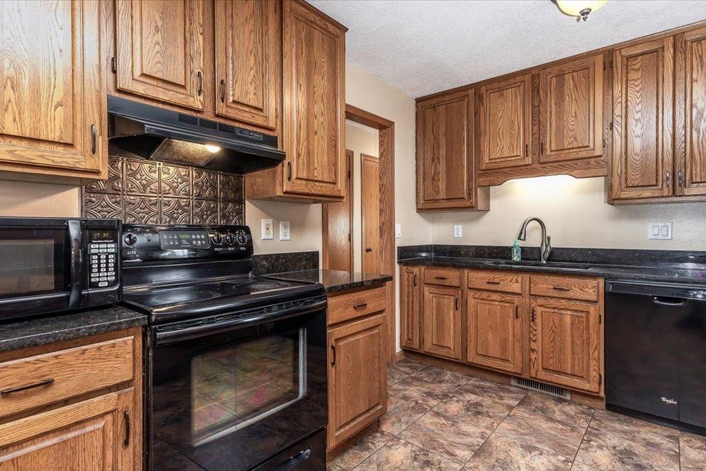 Photo of 3160 Sequoia Circle, Dubuque, IA 52003 (MLS # 152656)