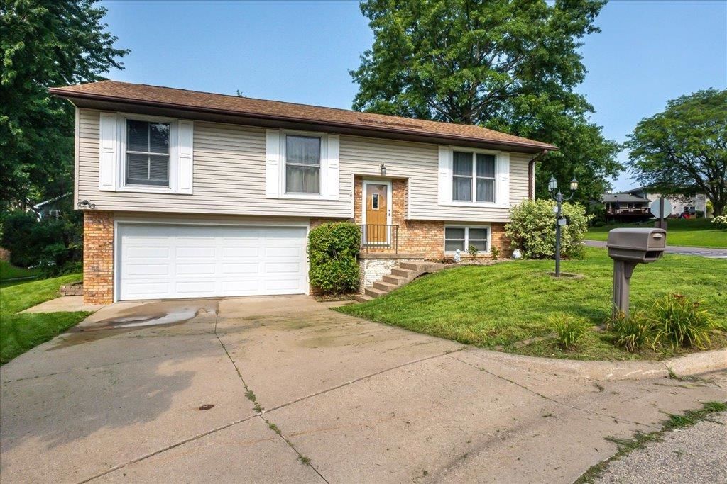 Photo of 3160 Sequoia Circle, Dubuque, IA 52003 (MLS # 152656)