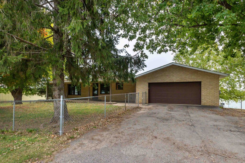 Photo of 8891 N Badger Road, East Dubuque, IL 61025 (MLS # 153200)
