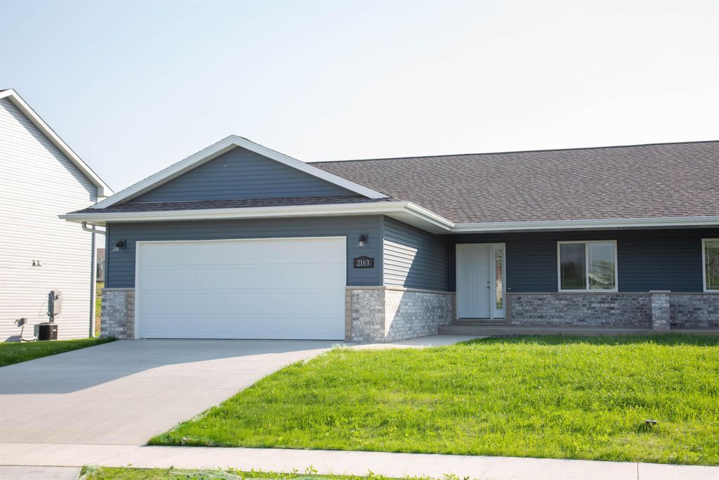 Photo of 2163 Blackfoot Lane, Dubuque, IA 52002 (MLS # 153763)