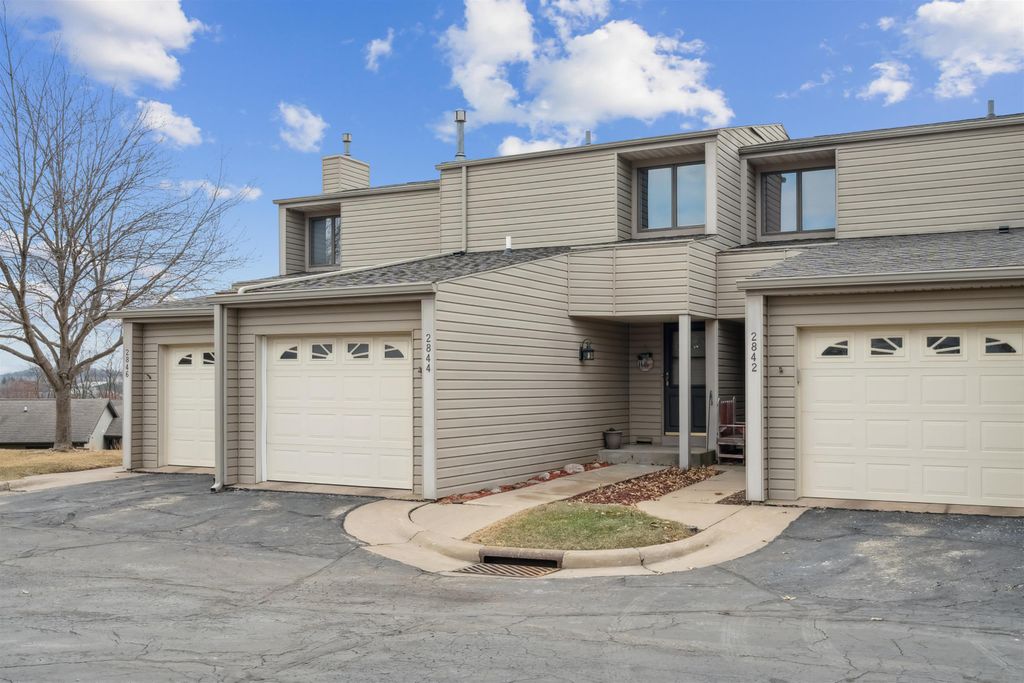 Photo of 2844 Oak Meadow Court, Dubuque, IA 52003 (MLS # 154024)