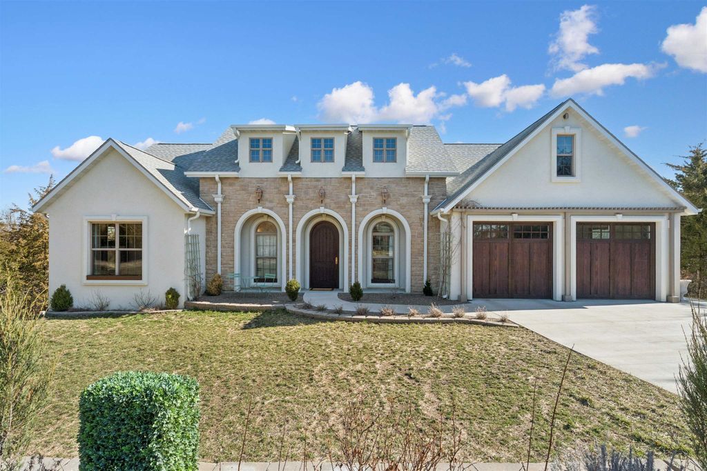 Photo of 17408 Emerald Drive, Dubuque, IA 52002 (MLS # 154193)