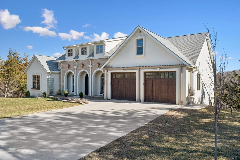 Photo of 17408 Emerald Drive, Dubuque, IA 52002 (MLS # 154193)