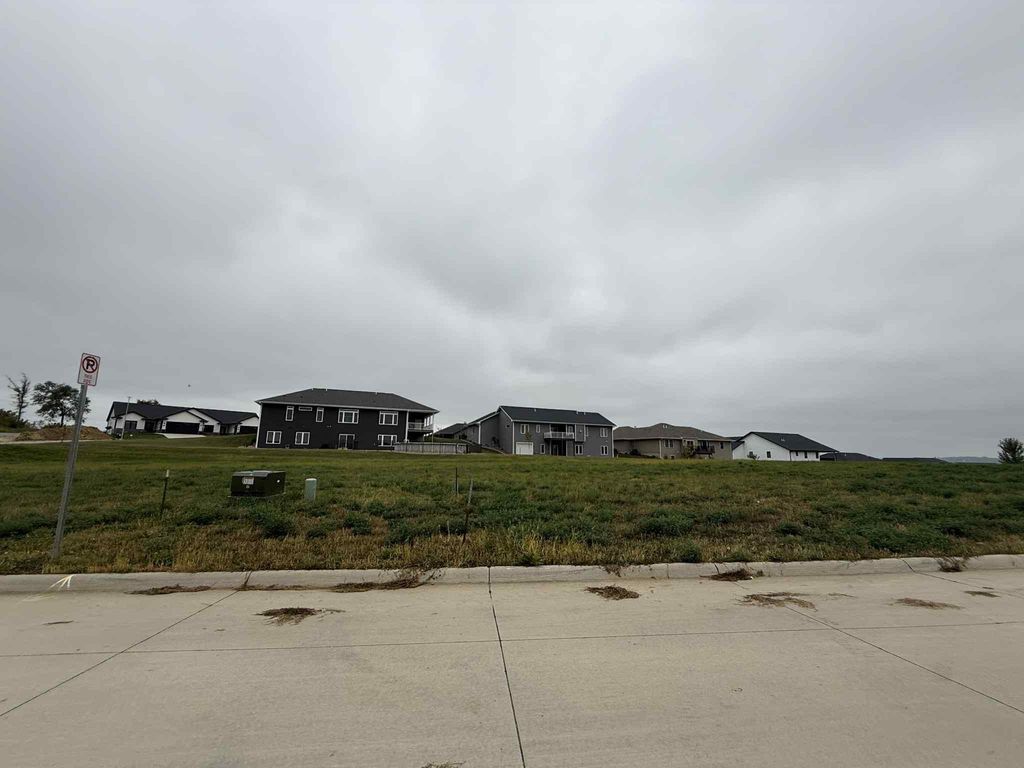Photo of Lot 37 Sickle Lane, Dubuque, IA 52002 (MLS # 153064)