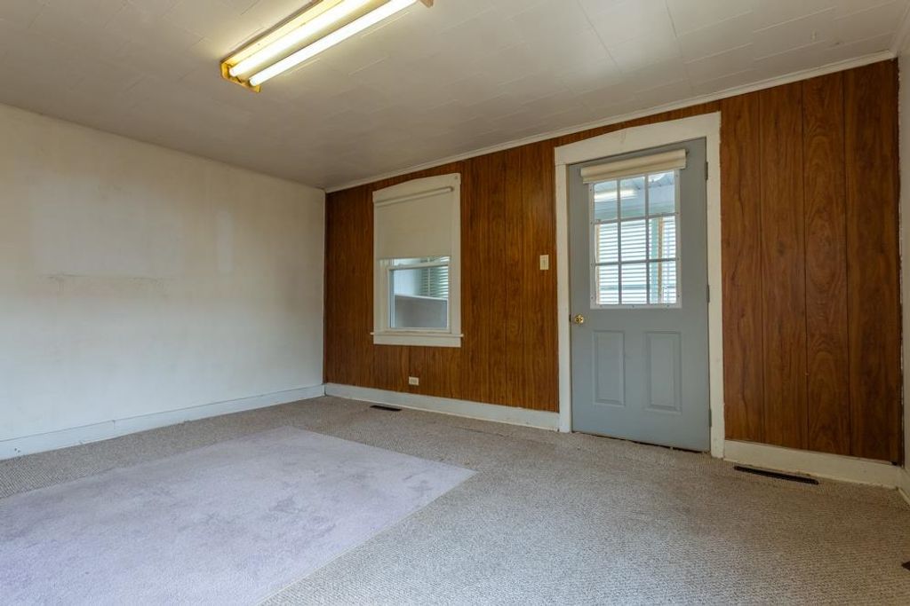 Photo of 2209 White Street, Dubuque, IA 52001 (MLS # 154213)