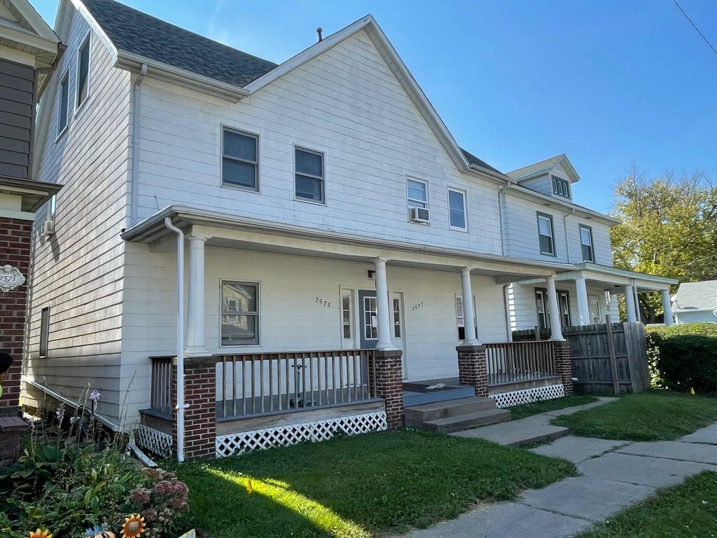 Photo of 2575 Jackson Street, Dubuque, IA 52001 (MLS # 153049)