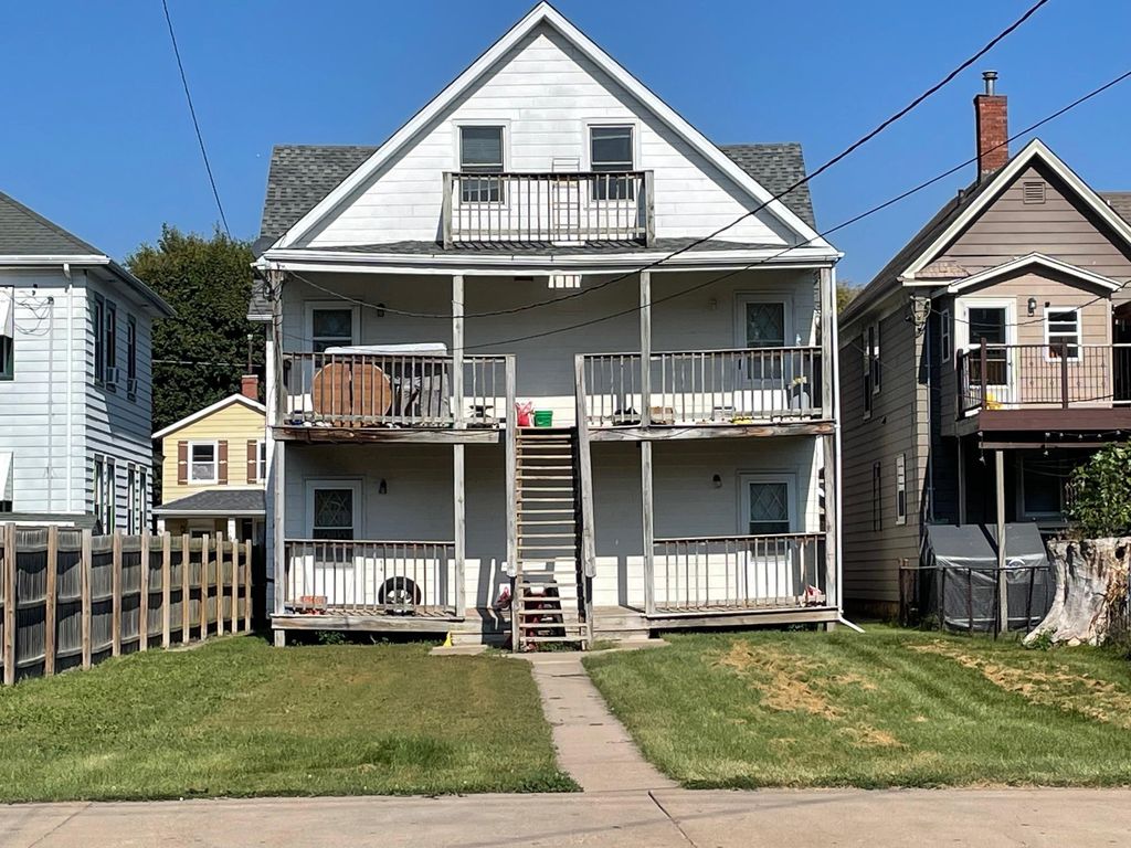 Photo of 2575 Jackson Street, Dubuque, IA 52001 (MLS # 153049)