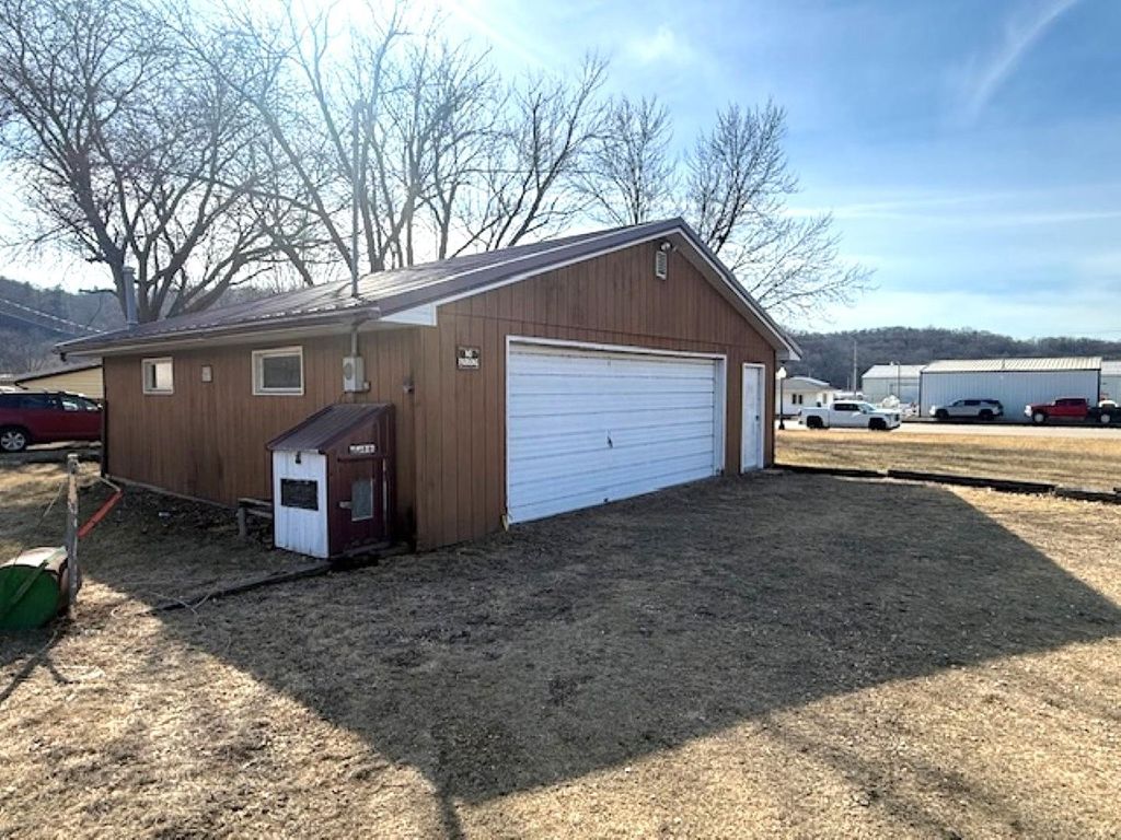 Photo of 603 S 2nd Street, Bellevue, IA 52031 (MLS # 153969)