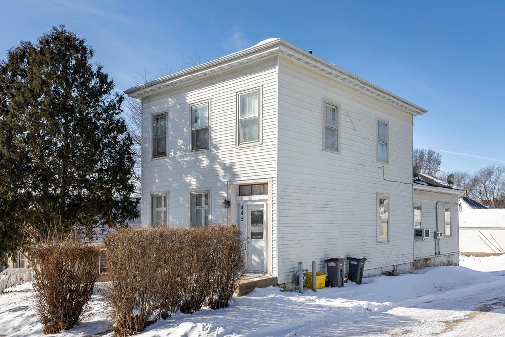 Photo of 445 Nevada Street, Dubuque, IA 52001 (MLS # 153851)