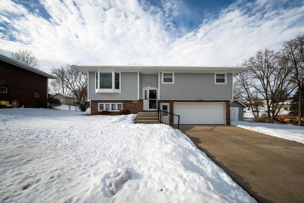 Photo of 2685 Springreen Drive, Asbury, IA 52002 (MLS # 153612)