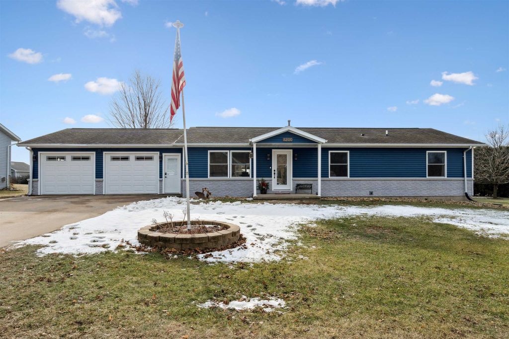Photo of 1200 SE 5th Avenue, Cascade, IA 52033 (MLS # 153681)