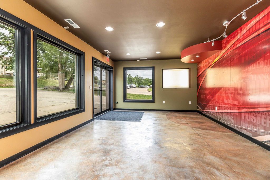 Photo of 3350 Center Grove Drive, Dubuque, IA 52003 (MLS # 152189)