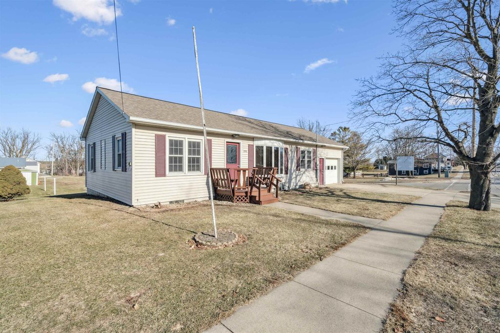 Photo of 206 E Union Street, Edgewood, IA 52042 (MLS # 153746)