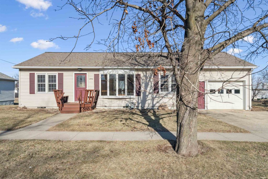 Photo of 206 E Union Street, Edgewood, IA 52042 (MLS # 153746)