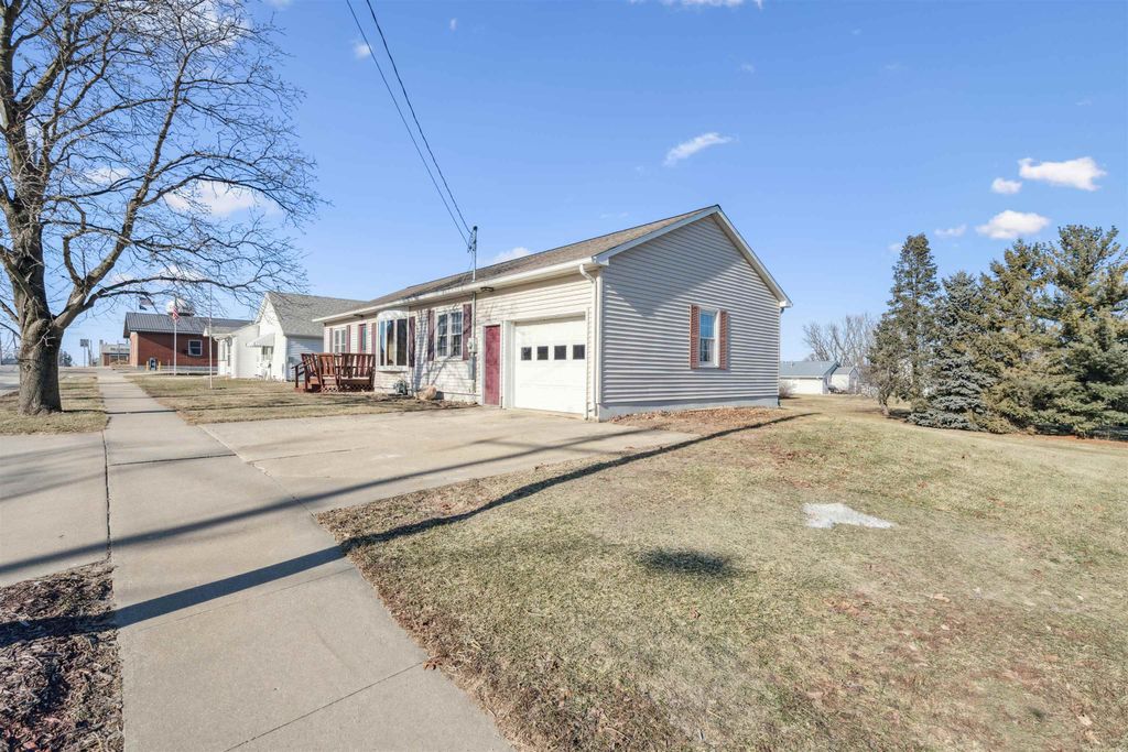 Photo of 206 E Union Street, Edgewood, IA 52042 (MLS # 153746)