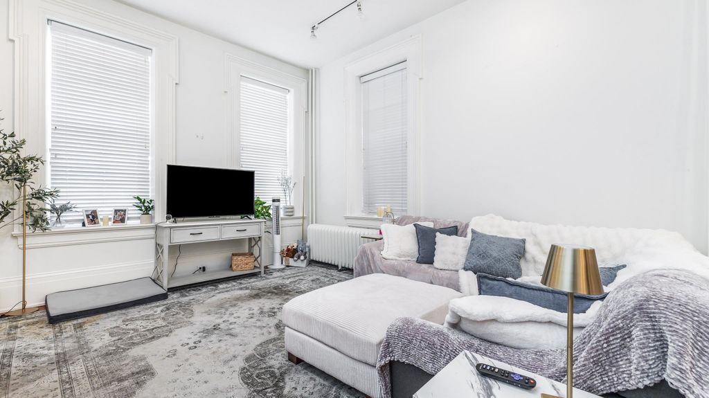 Photo of 374 Bluff Street, Dubuque, IA 52001 (MLS # 153842)