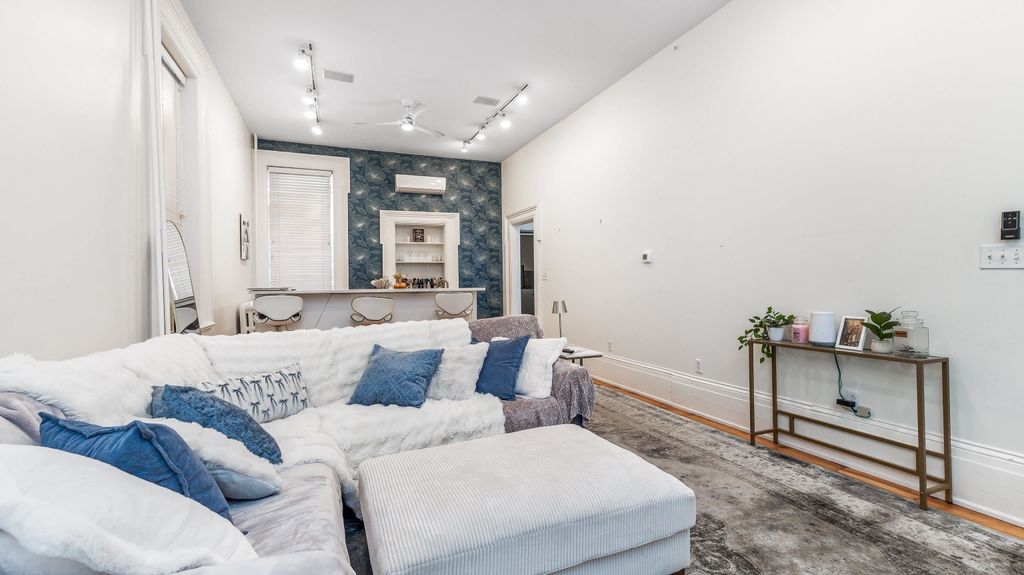 Photo of 374 Bluff Street, Dubuque, IA 52001 (MLS # 153842)