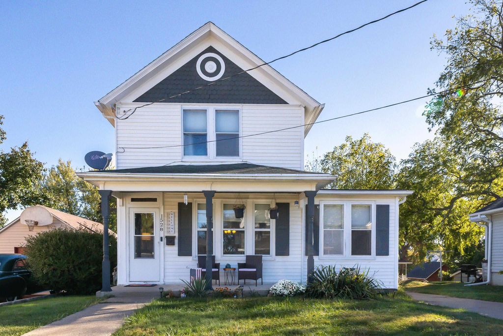 Photo of 1528 Mount Pleasant Street, Dubuque, IA 52001 (MLS # 153243)