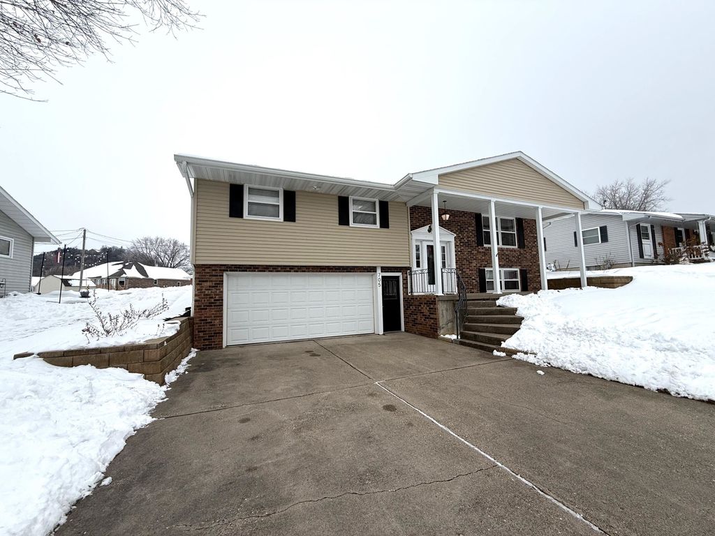 Photo of 705 Park Street, Bellevue, IA 52031 (MLS # 153560)