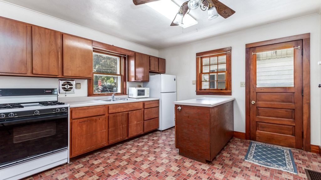 Photo of 380 Sherwood Avenue, East Dubuque, IL 61025 (MLS # 152530)