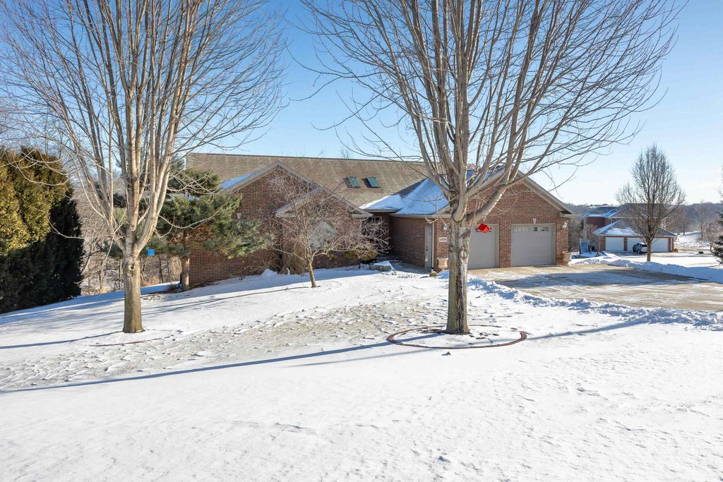 Photo of 18694 W Michelle Court, East Dubuque, IA 61025 (MLS # 153870)