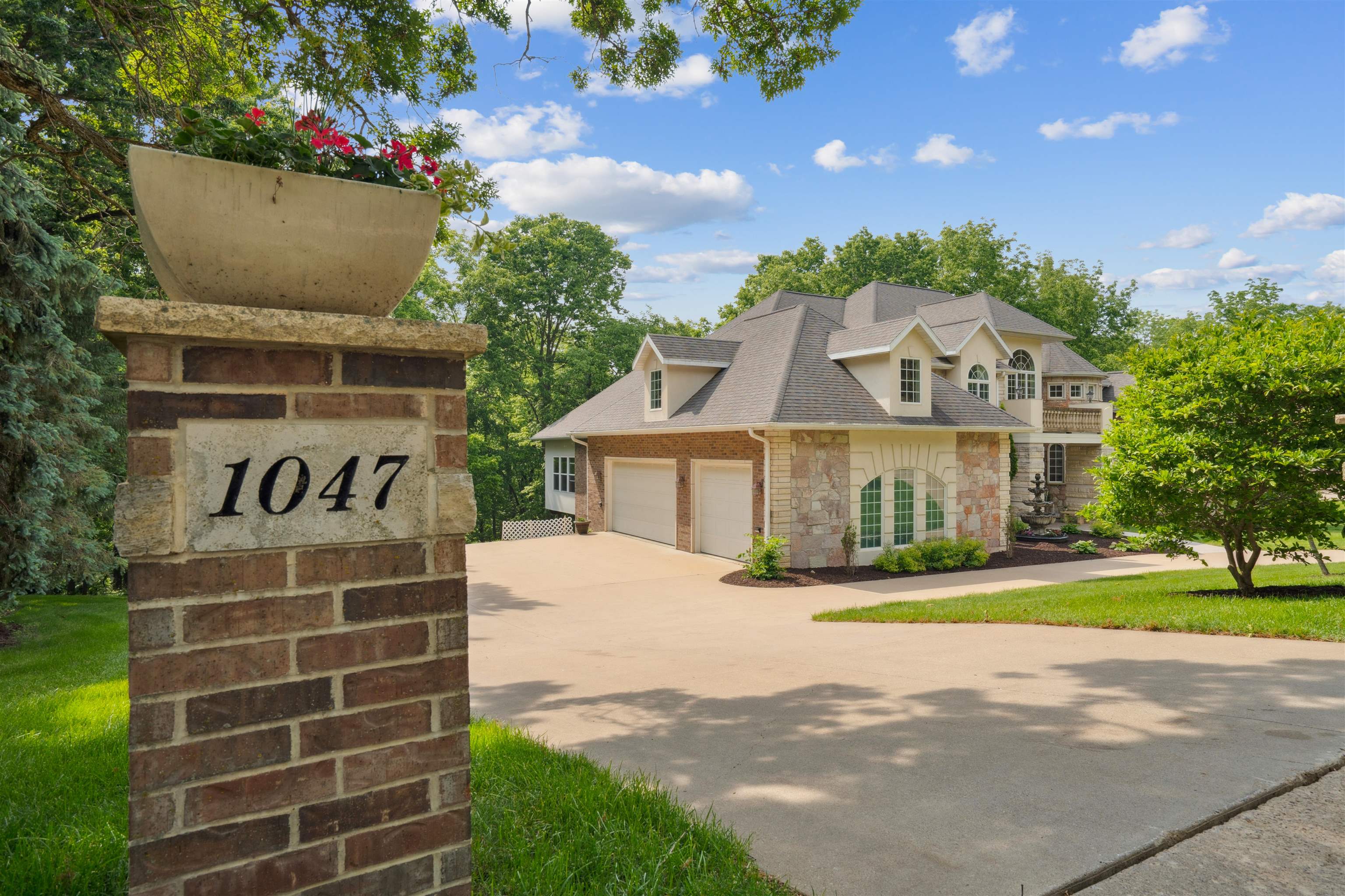 1047 Shady Oaks Drive