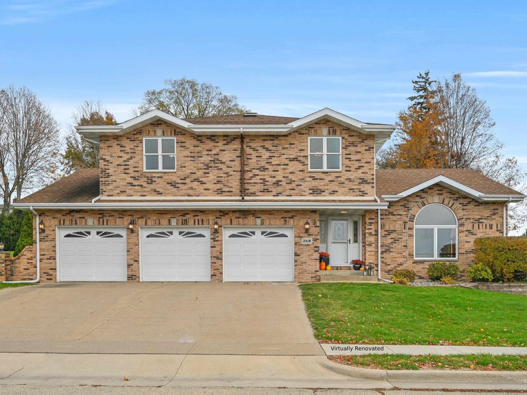 Photo of 2418 Hacienda Drive, Dubuque, IA 52003 (MLS # 153438)