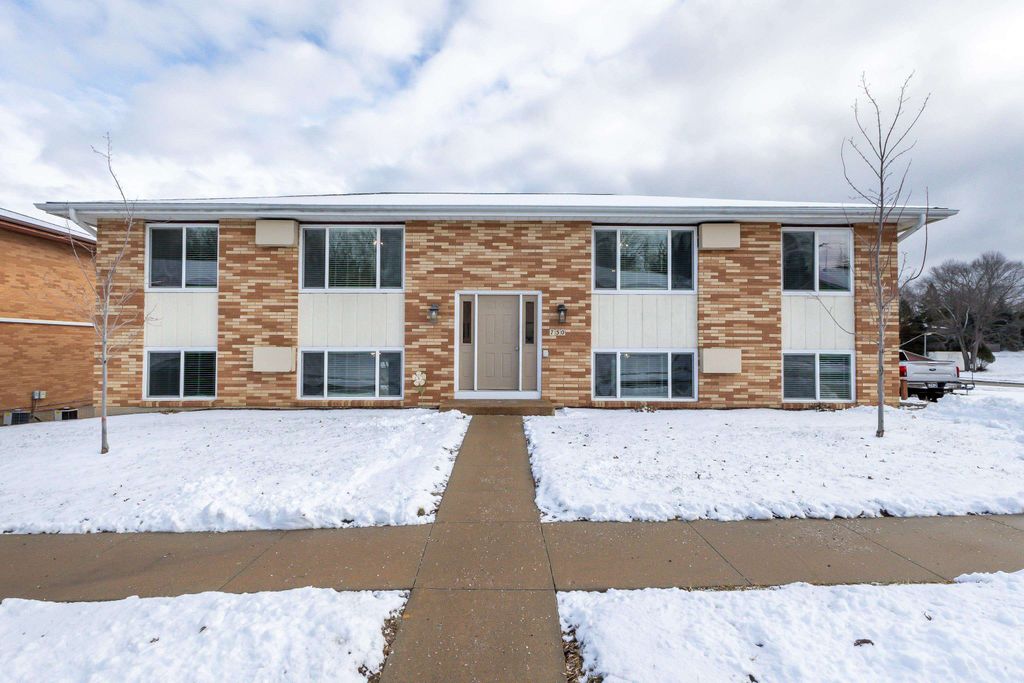 Photo of 750 Duggan Drive, Dubuque, IA 52003 (MLS # 153834)