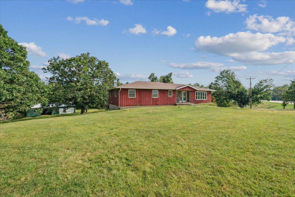 Photo of 32365 US Highway 52, Bellevue, IA 52031 (MLS # 153035)