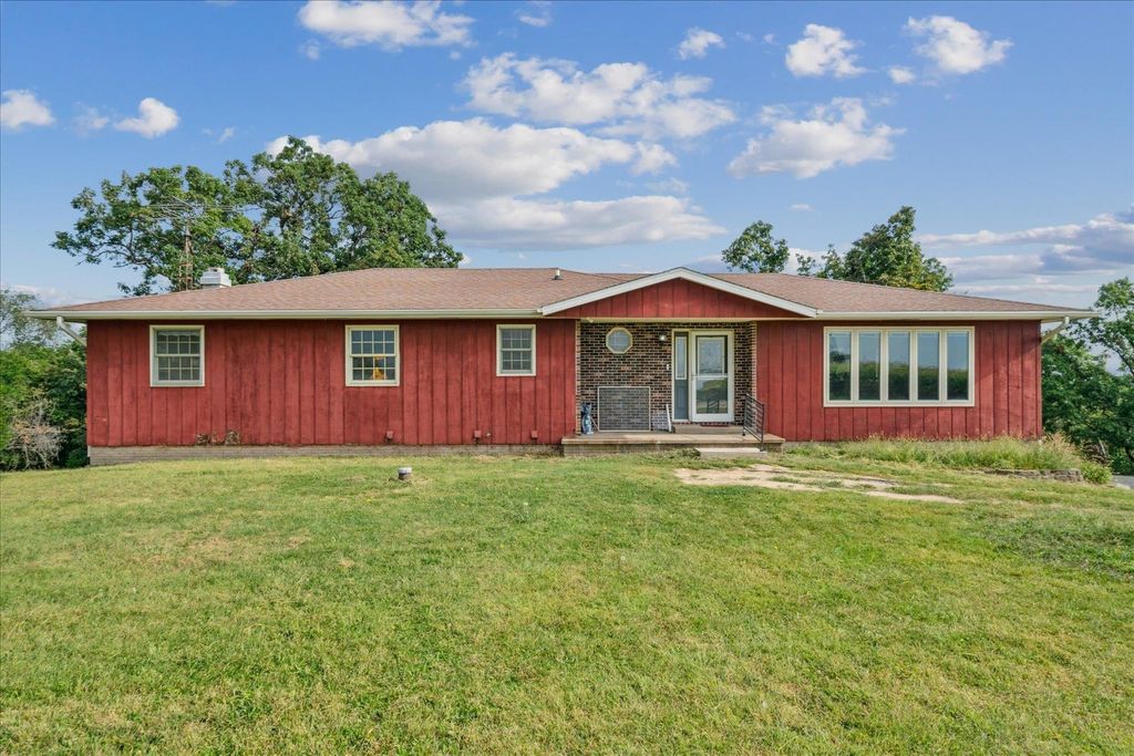 Photo of 32365 US Highway 52, Bellevue, IA 52031 (MLS # 153035)