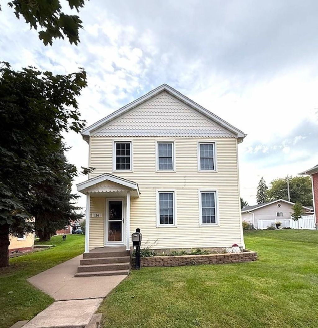 Photo of 104 N 4th Street, Bellevue, IA 52031 (MLS # 152739)