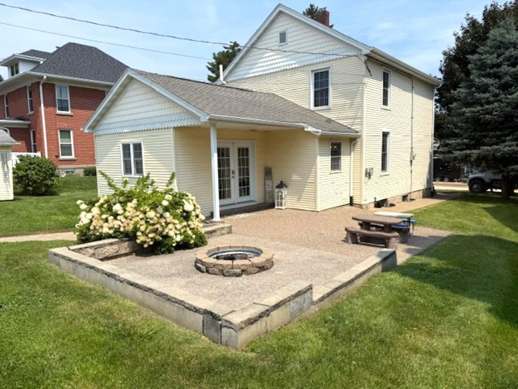 Photo of 104 N 4th Street, Bellevue, IA 52031 (MLS # 152739)