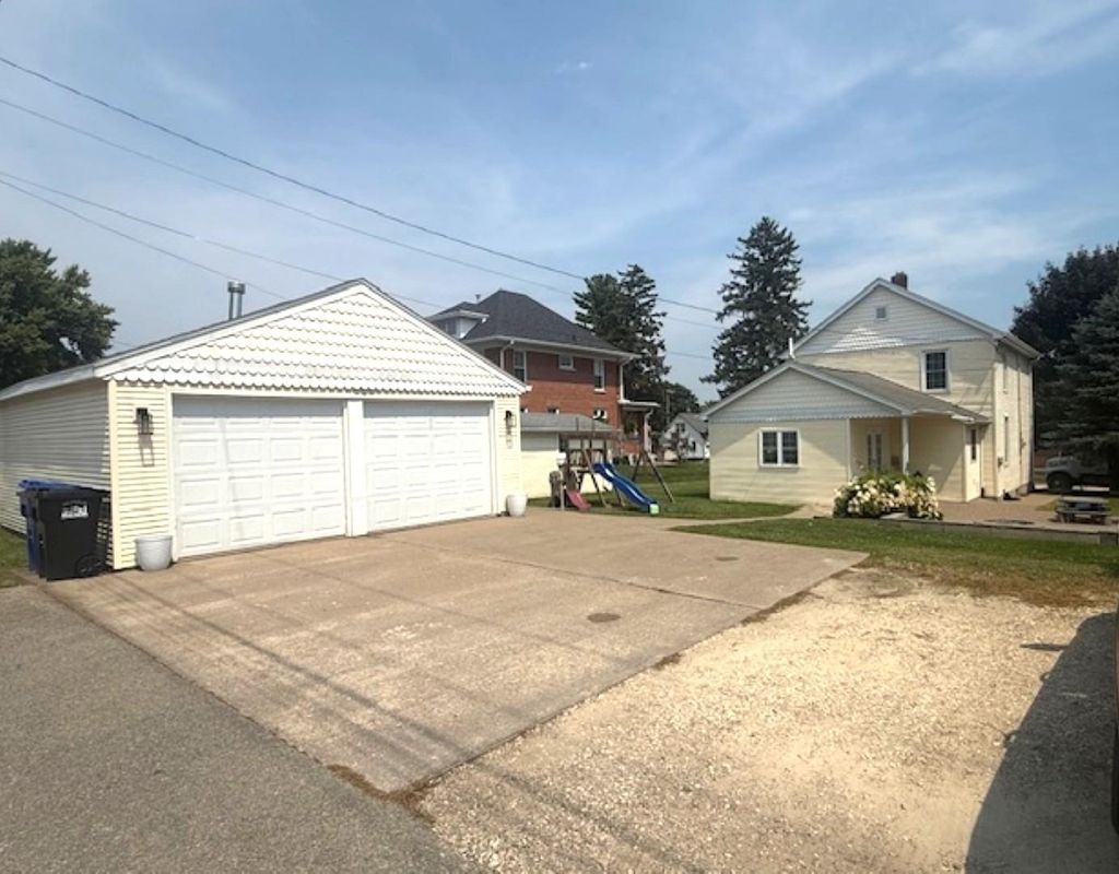 Photo of 104 N 4th Street, Bellevue, IA 52031 (MLS # 152739)