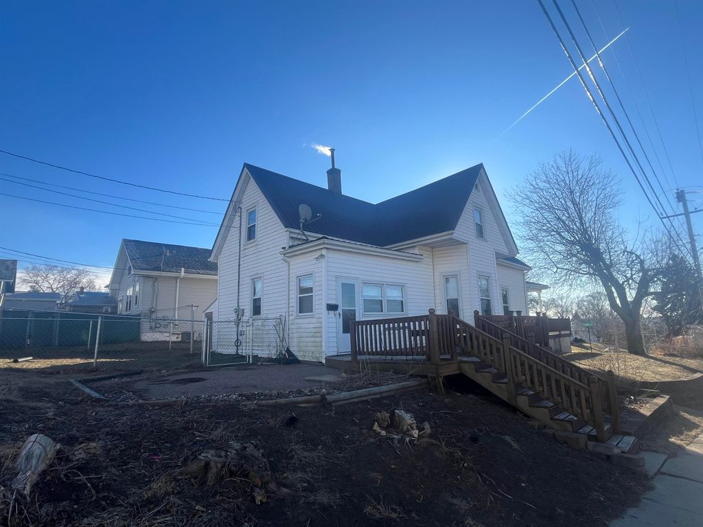 Photo of 805 Lawther Street, Dubuque, IA 52001 (MLS # 153739)