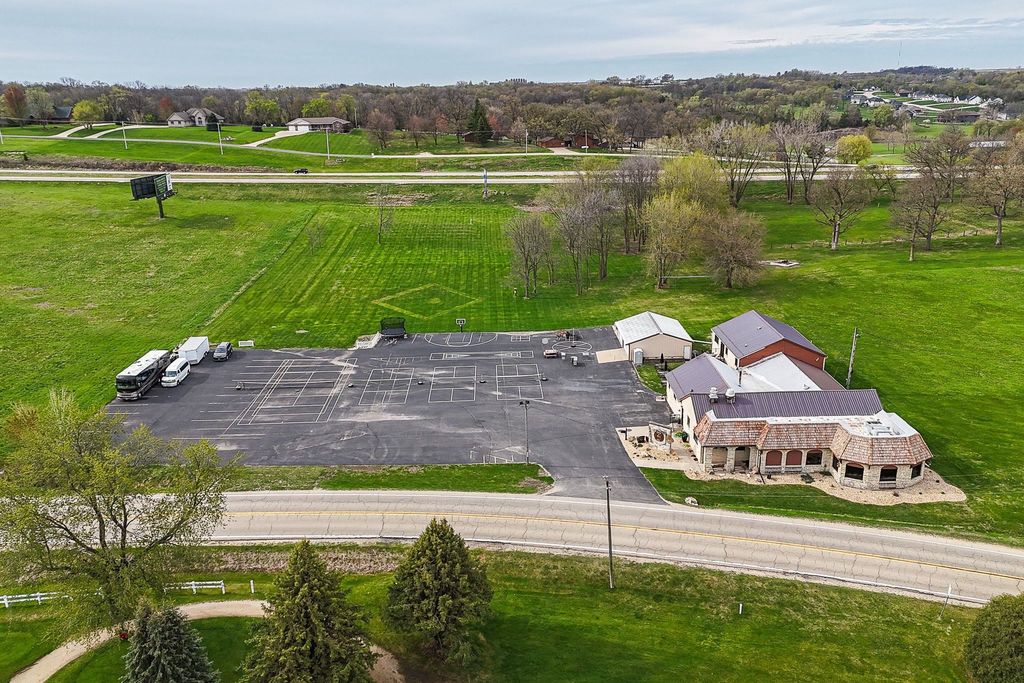 Photo of 30824 Olde Hawkeye Drive, Dyersville, IA 52040 (MLS # 151911)