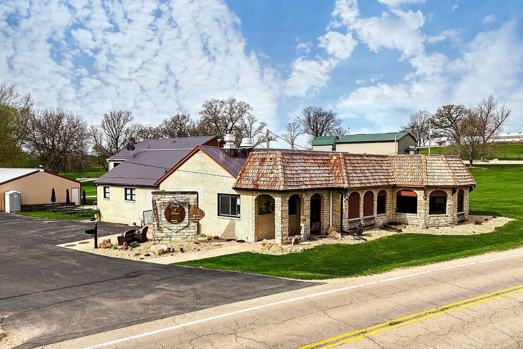 Photo of 30824 Olde Hawkeye Drive, Dyersville, IA 52040 (MLS # 151911)