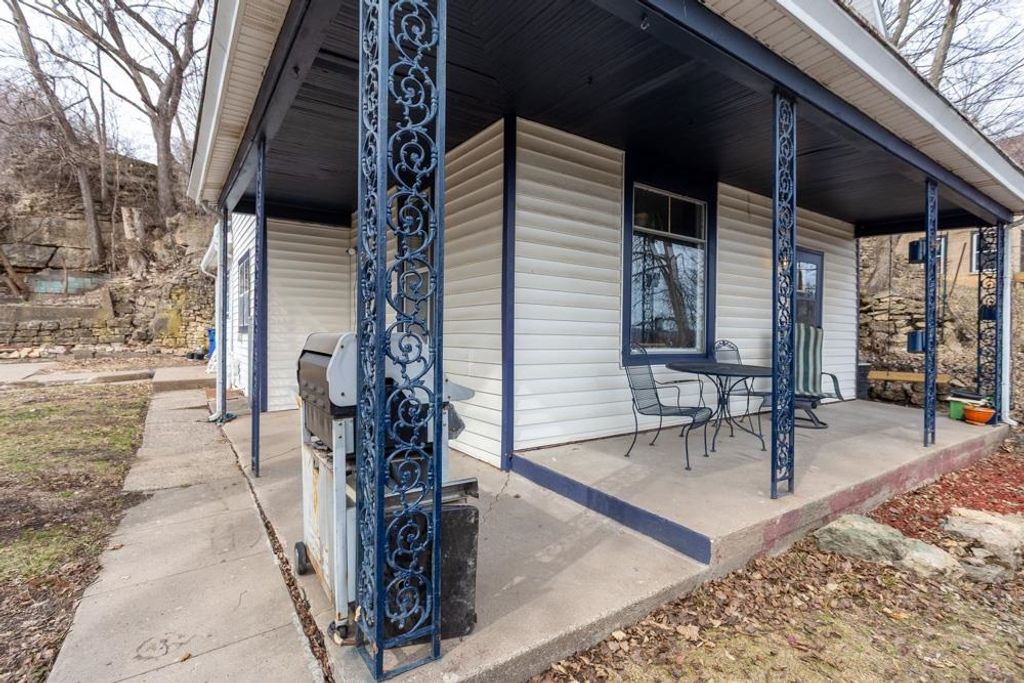 Photo of 2214 Eagle Street, Dubuque, IA 52001 (MLS # 154131)