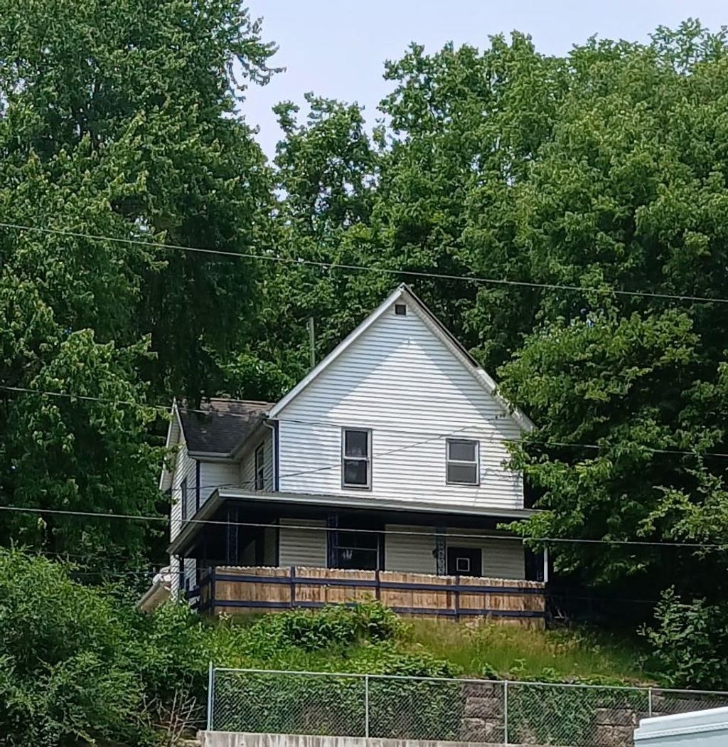 Photo of 2214 Eagle Street, Dubuque, IA 52001 (MLS # 154131)