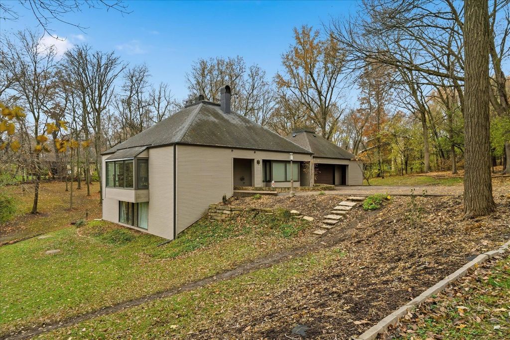 Photo of 16441 COVENTRY Lane, Dubuque, IA 52001 (MLS # 153505)