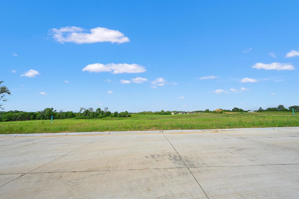 Photo of Lot 81 Waterbridge Lane, Dubuque, IA 52003 (MLS # 152546)