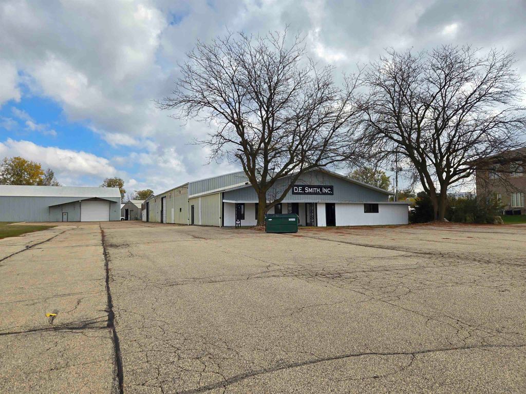 Photo of 14836 W Ridge Lane, Dubuque, IA 52003 (MLS # 153416)