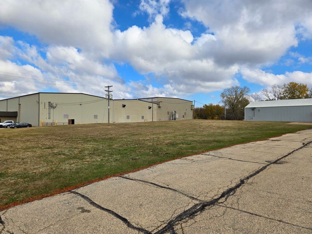 Photo of 14836 W Ridge Lane, Dubuque, IA 52003 (MLS # 153416)