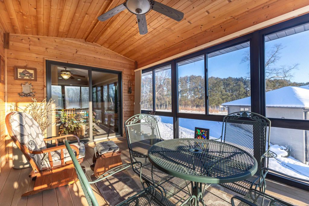 Photo of 2987 Deerwood Circle, Dubuque, IA 52003 (MLS # 153576)