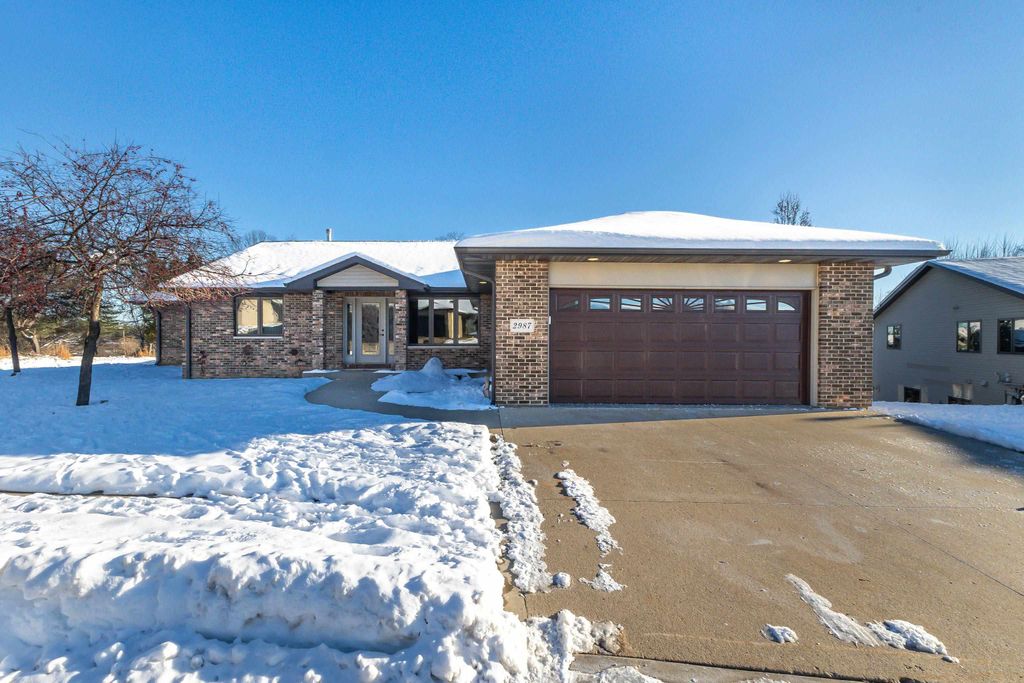 Photo of 2987 Deerwood Circle, Dubuque, IA 52003 (MLS # 153576)