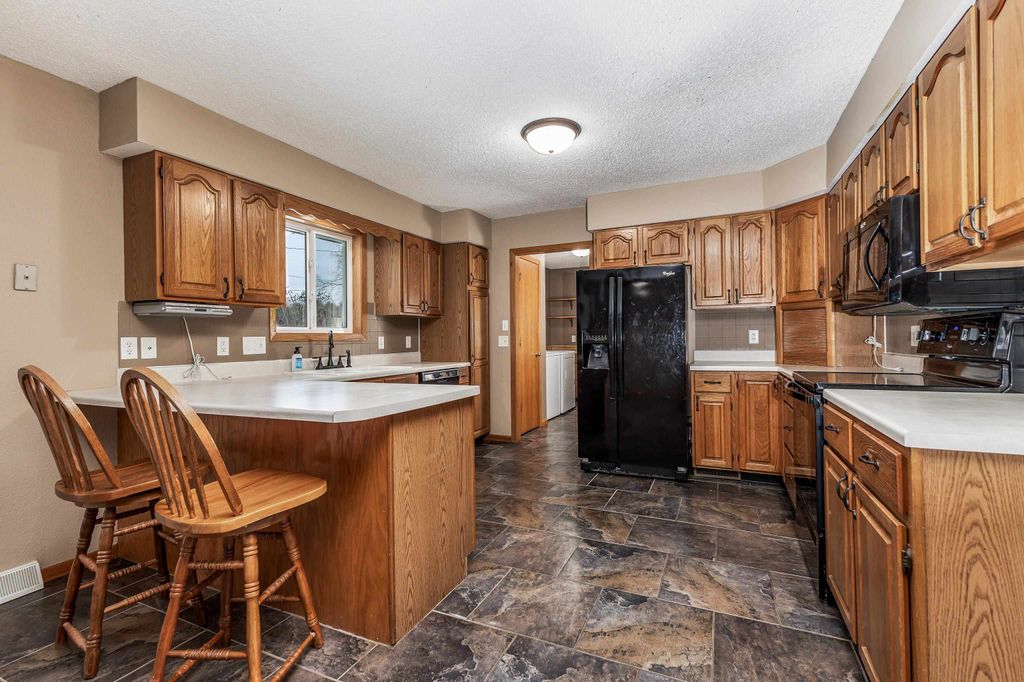 Photo of 10382 Shane Court, Dubuque, IA 52003 (MLS # 154021)