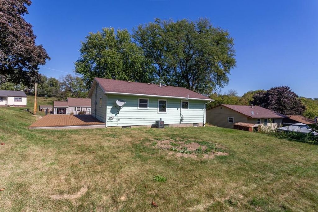 Photo of 692 Kane Street, Dubuque, IA 52001 (MLS # 153157)