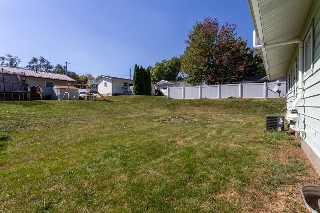 Photo of 692 Kane Street, Dubuque, IA 52001 (MLS # 153157)